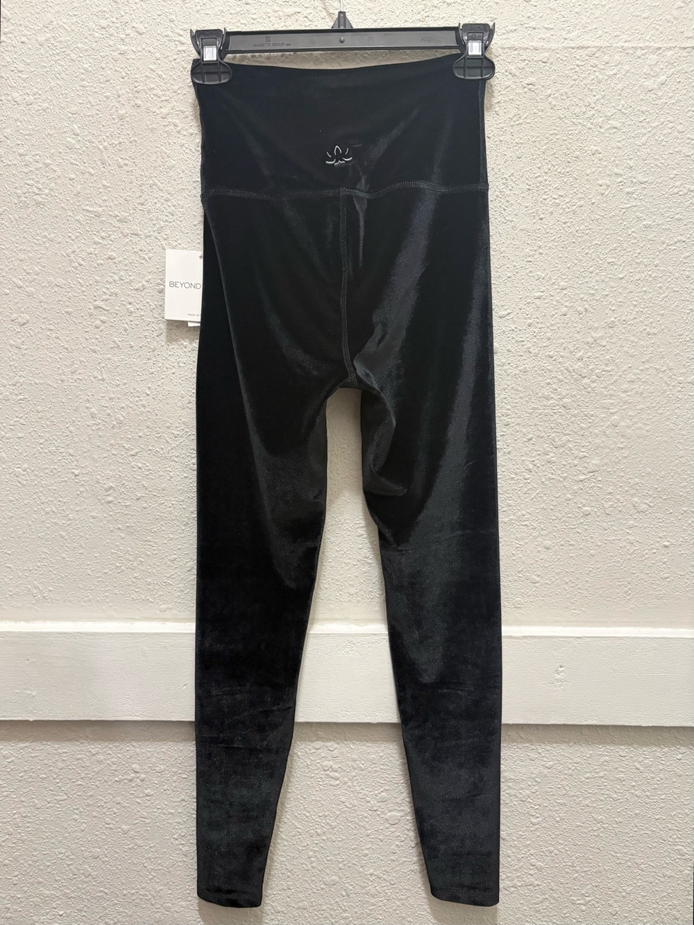 Beyond Yoga Velvet Motion High Waisted 7/8 Yoga Leggings in Black NWT Size Small - Picture 8 of 10